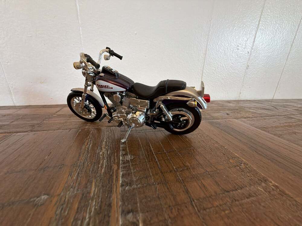 Maisto Harley-Davidson 2001 FXDL Dyna Low Rider 1:18 Scale Diecast Model